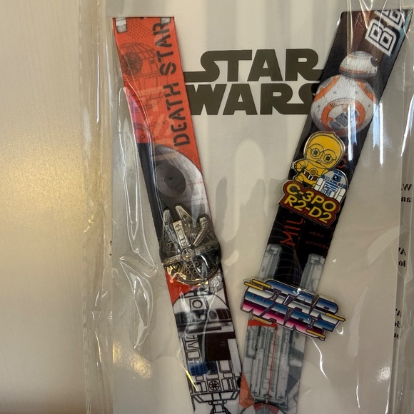 Star Wars Lanyard and Pin Set - Picture 2 of 3